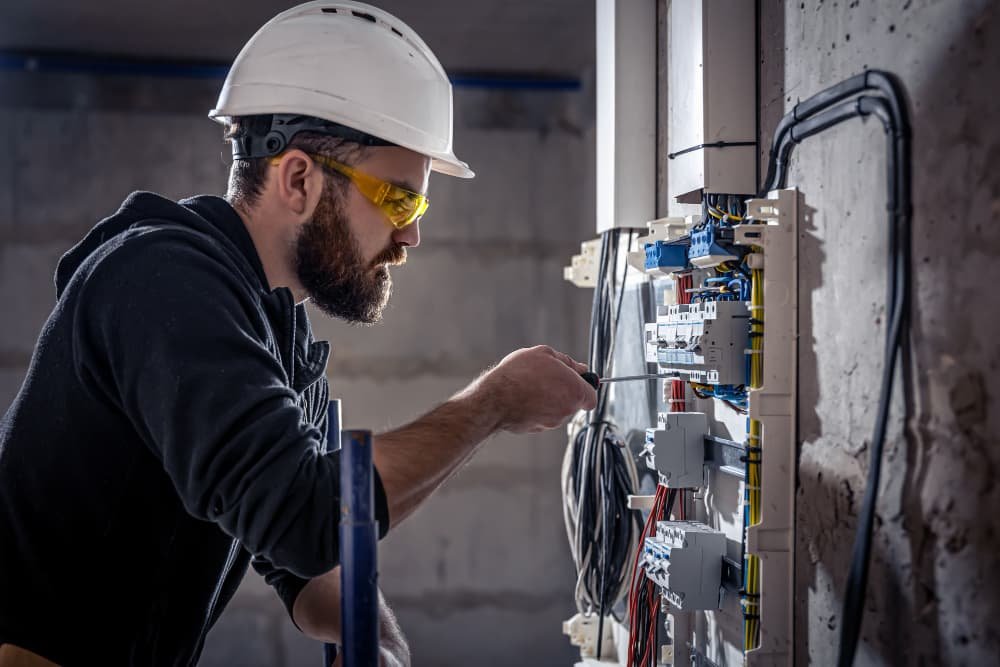 HVAC TECH  / MEP TECH  / PLUMBER / ELECTRICIAN
